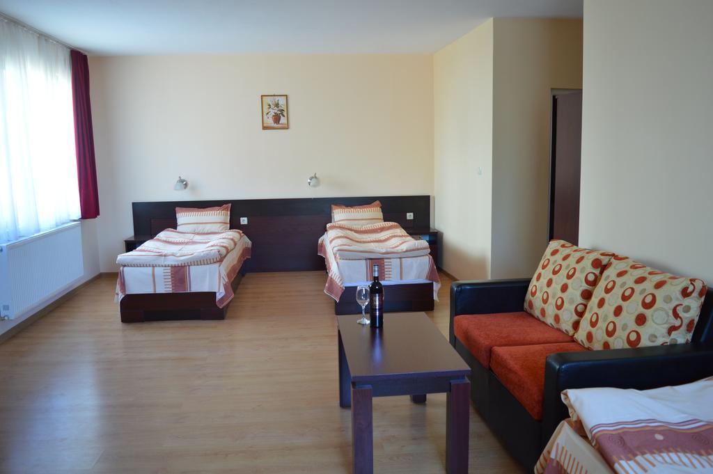 Armira Family Hotel Ivajlovgrad Esterno foto